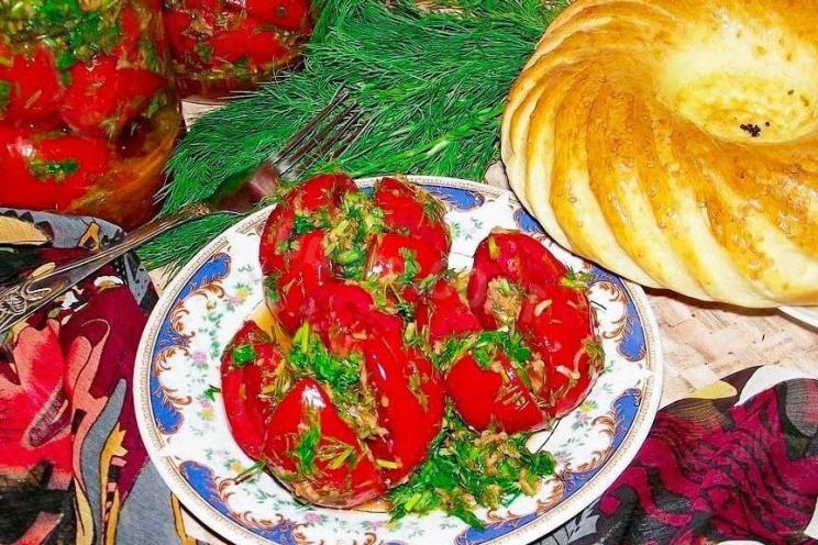 Stuffed Red Tomatoes: A Spicy Armenian Delight