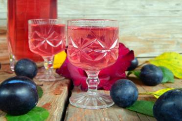 Quick & Easy Plum Vodka Liqueur