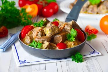 Sautéed Liver with Carrots, Onions, and Mayo