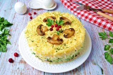 Layered Chicken and Pineapple Salad with Mushrooms