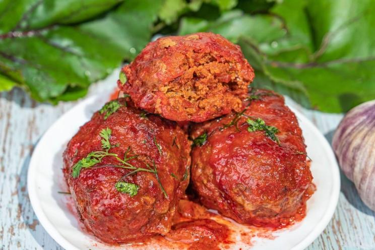 Beet and Minced Meat Cutlets