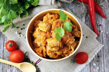 Savory Braised Sauerkraut with Pork