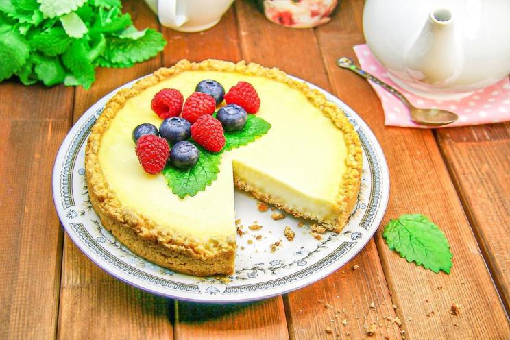 Mascarpone Cheesecake on Homemade Shortbread Mascarpone Cheesecake on Homemade Shortbread