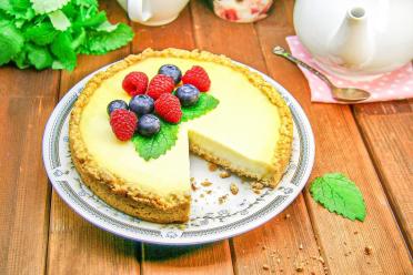 Mascarpone Cheesecake on Homemade Shortbread