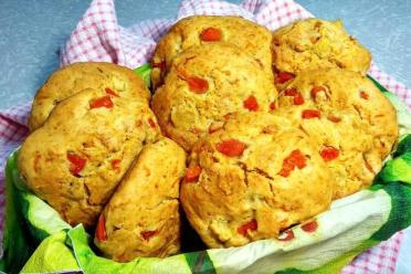 Cinnamon-Spiced Pumpkin Apple Breakfast Buns