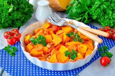 Baked Pumpkin with Tomatoes, Onions, and Carrots