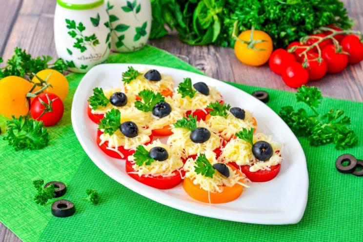 Garlic Mayo Tomato Bites with Cheese