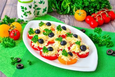Garlic Mayo Tomato Bites with Cheese