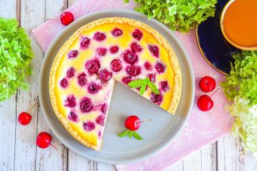 Irresistible Ricotta Berry Pie