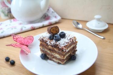 Banana Chocolate No-Bake Cake with Vanilla Cream