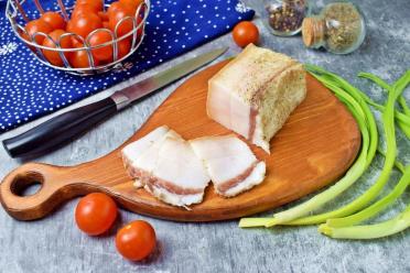 Garlic Pepper Lard: A Tempting Snack