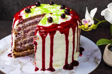 Black Currant Delicacy Cake