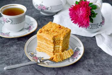 Honey Sour Cream Cake Delight