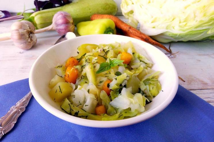 Pan-Stewed Vegetables with Potatoes and Cabbage Pan-Stewed Vegetables with Potatoes and Cabbage