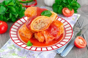 Easy Stuffed Cabbage Rolls with Tomato Sauce