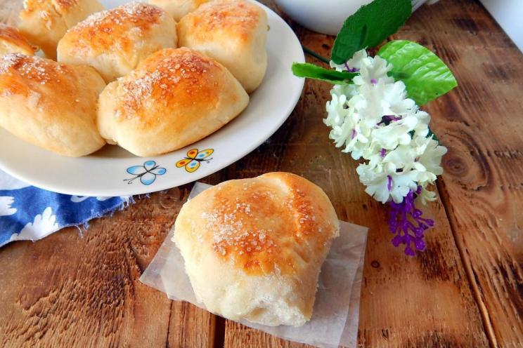 Soft & Airy Yeast Dough Butter Buns