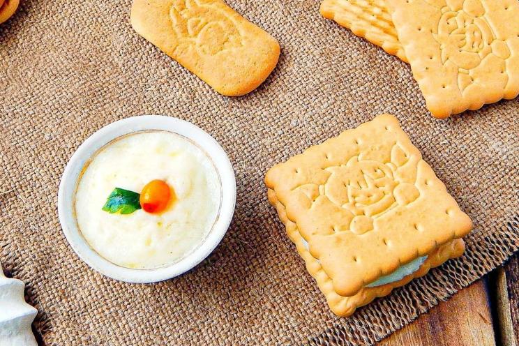 Creamy Bird's Milk Cake with Semolina Creamy Bird's Milk Cake with Semolina