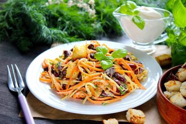 Quick & Healthy Bean Salad with Korean Carrots and Croutons
