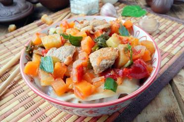 Mongolian Tsuivan: Noodles with Meat and Veggies