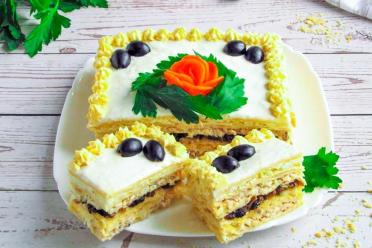 Chicken Crust Napoleon Salad Cake