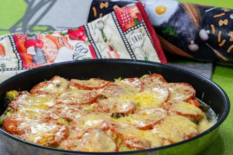 Cheesy Baked Chicken with Mixed Veggies