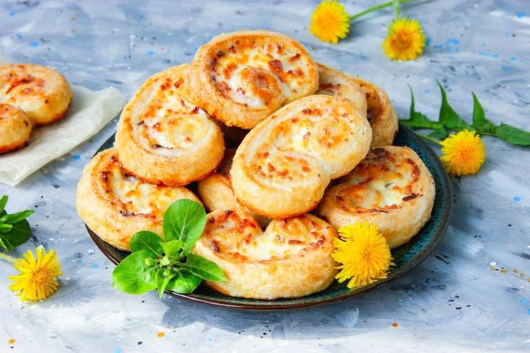 Puff Pastry Curd Curls with Sour Cream Filling Puff Pastry Curd Curls with Sour Cream Filling