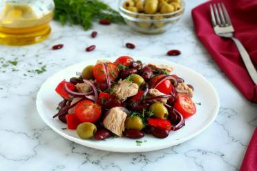 Quick & Healthy Tuna and Red Bean Salad