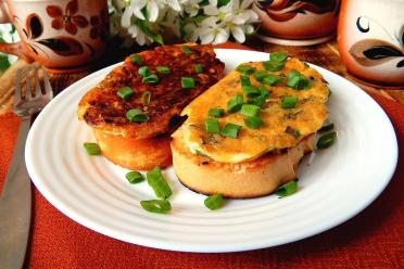 Cheesy Egg Breakfast Sandwiches