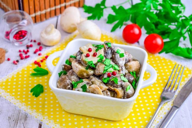 Slow Cooker Stewed Mushrooms