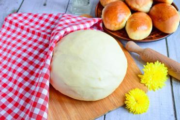 Soft & Airy Yeast Dough for Versatile Pies