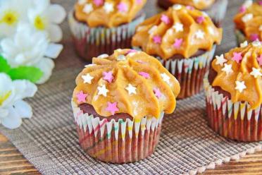 Decadent Chocolate Cupcakes with Creamy Caramel Filling