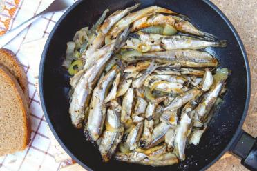 Pan-Fried Capelin with Onions