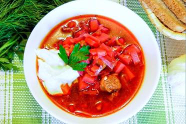 Hearty Beetroot Meat Soup